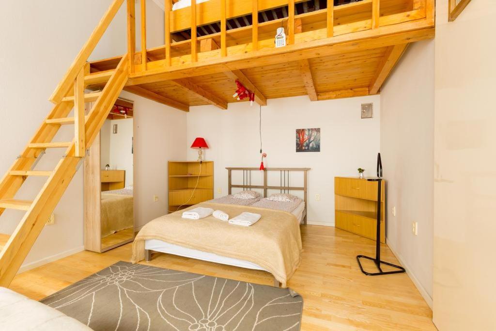 Szentkiralyi 5 - Double Basic In The City Center - Self-Check-In Budapest Ngoại thất bức ảnh