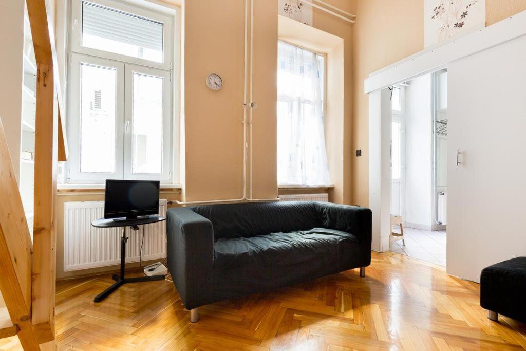 Szentkiralyi 5 - Double Basic In The City Center - Self-Check-In Budapest Ngoại thất bức ảnh