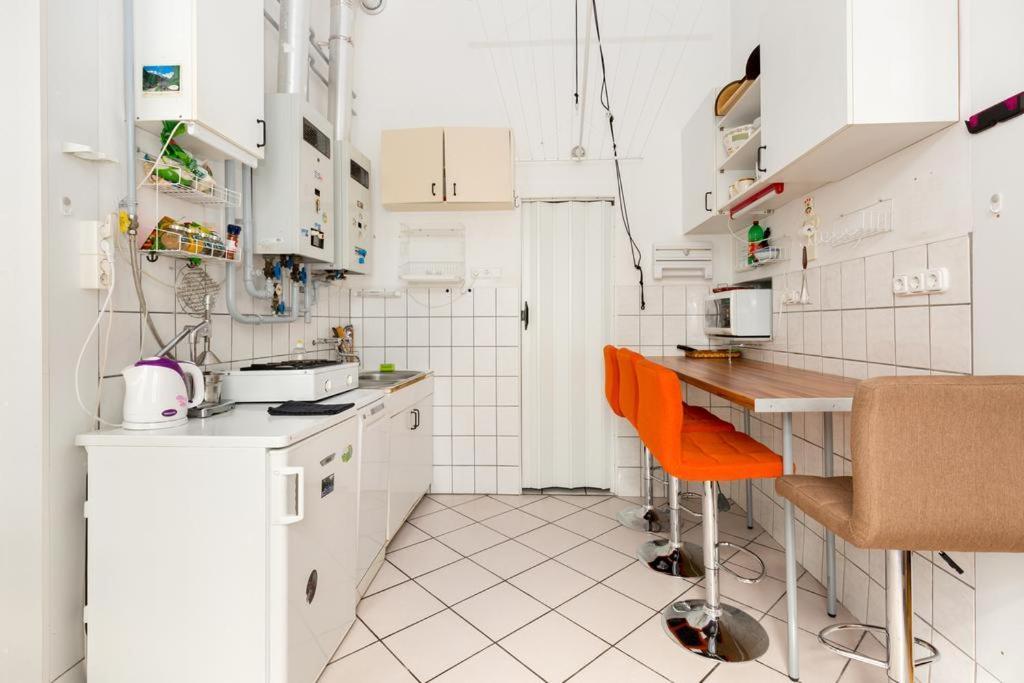 Szentkiralyi 5 - Double Basic In The City Center - Self-Check-In Budapest Ngoại thất bức ảnh