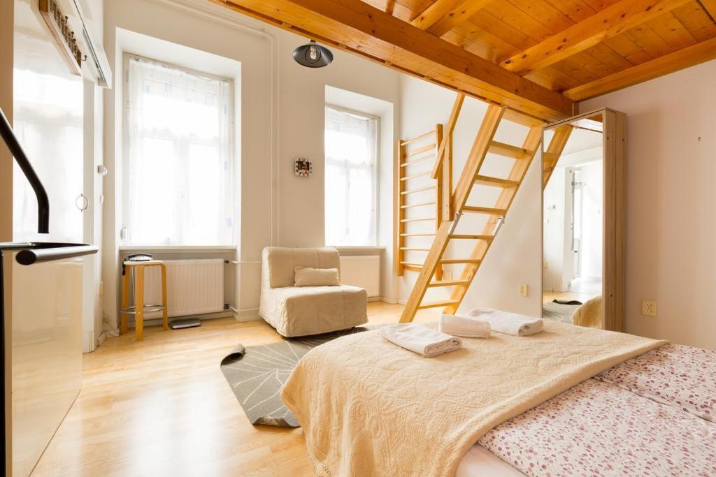 Szentkiralyi 5 - Double Basic In The City Center - Self-Check-In Budapest Ngoại thất bức ảnh