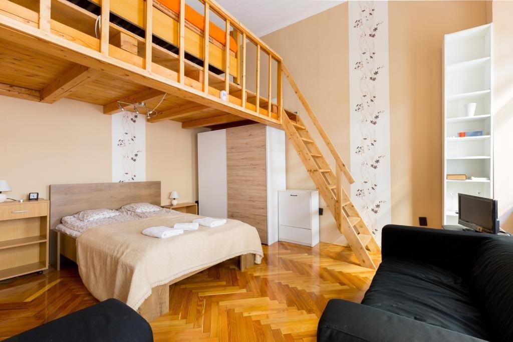 Szentkiralyi 5 - Double Basic In The City Center - Self-Check-In Budapest Ngoại thất bức ảnh